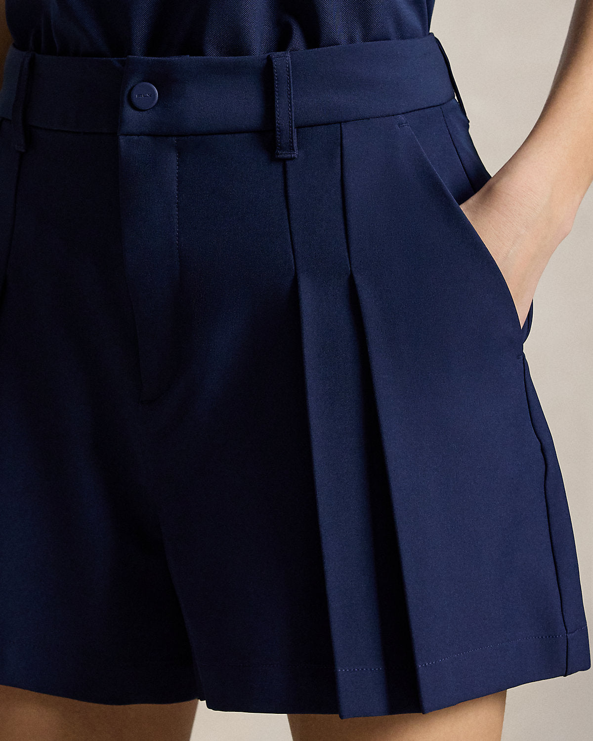 Stretch-Twill Pleated Short